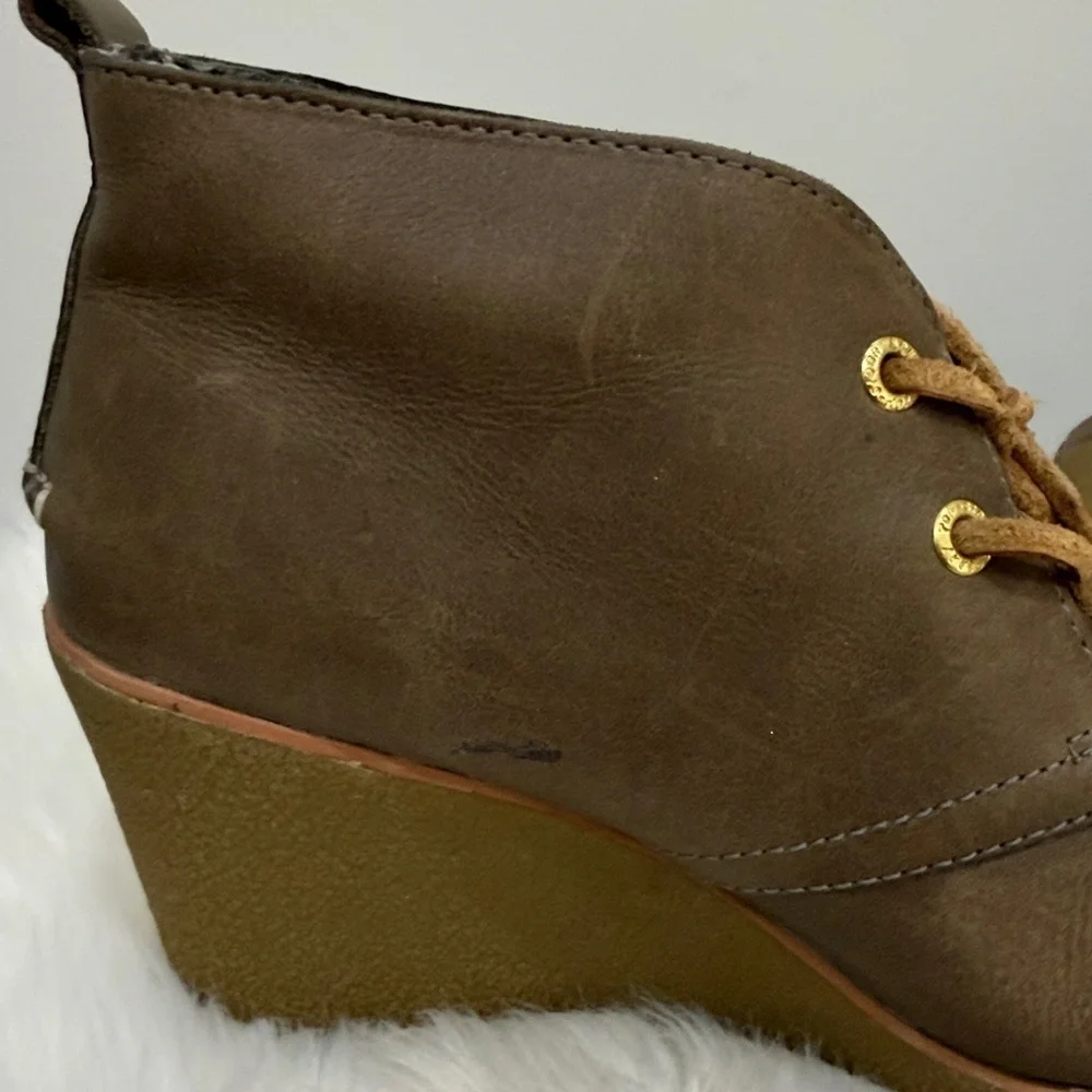 Sperry size 7  brown, leather lace wedges